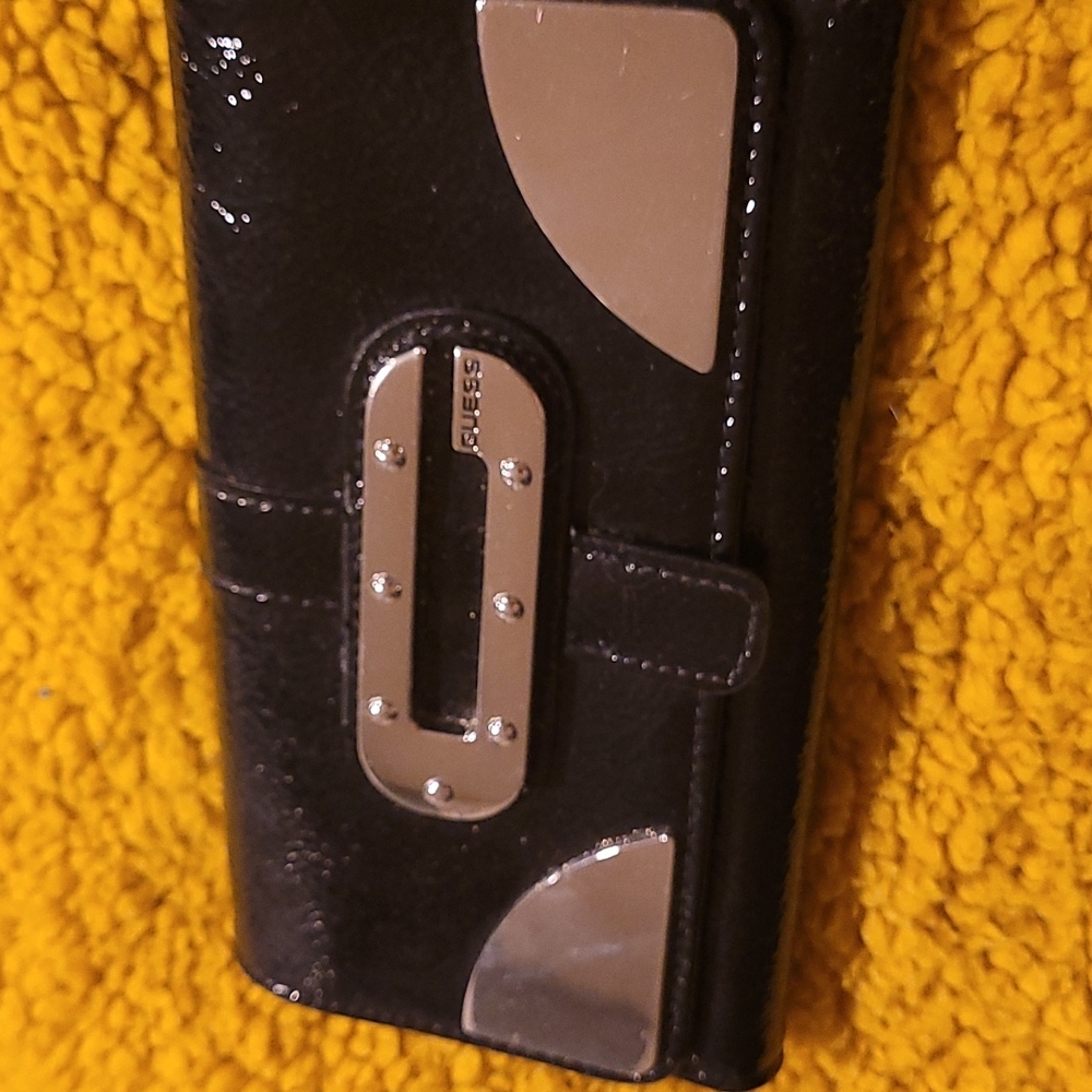 Guess clutch wallet